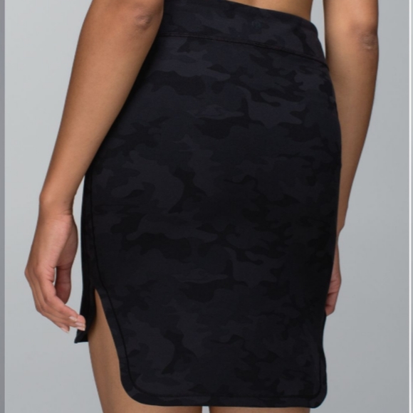 Lululemon City Skirt - Picture 2 of 12